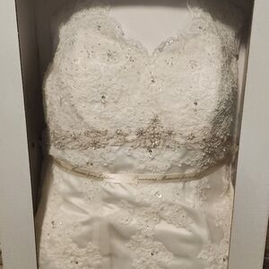 Elegant Lace Wedding Dress